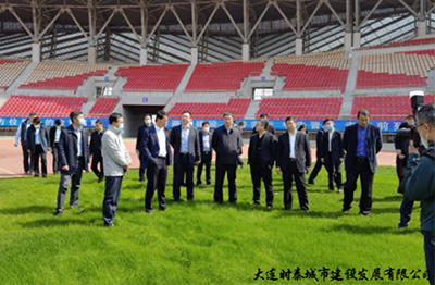 為承辦好足球相關(guān)賽事 大連普灣體育場(chǎng)、大連市青少年足球訓(xùn)練基地 積極進(jìn)行升級(jí)改造工作